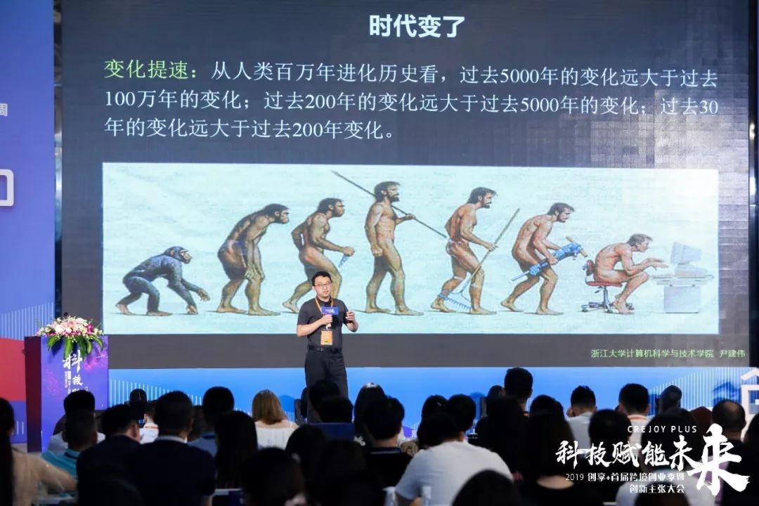 图片包含 人, 照片, 人们, 大  描述已自动生成