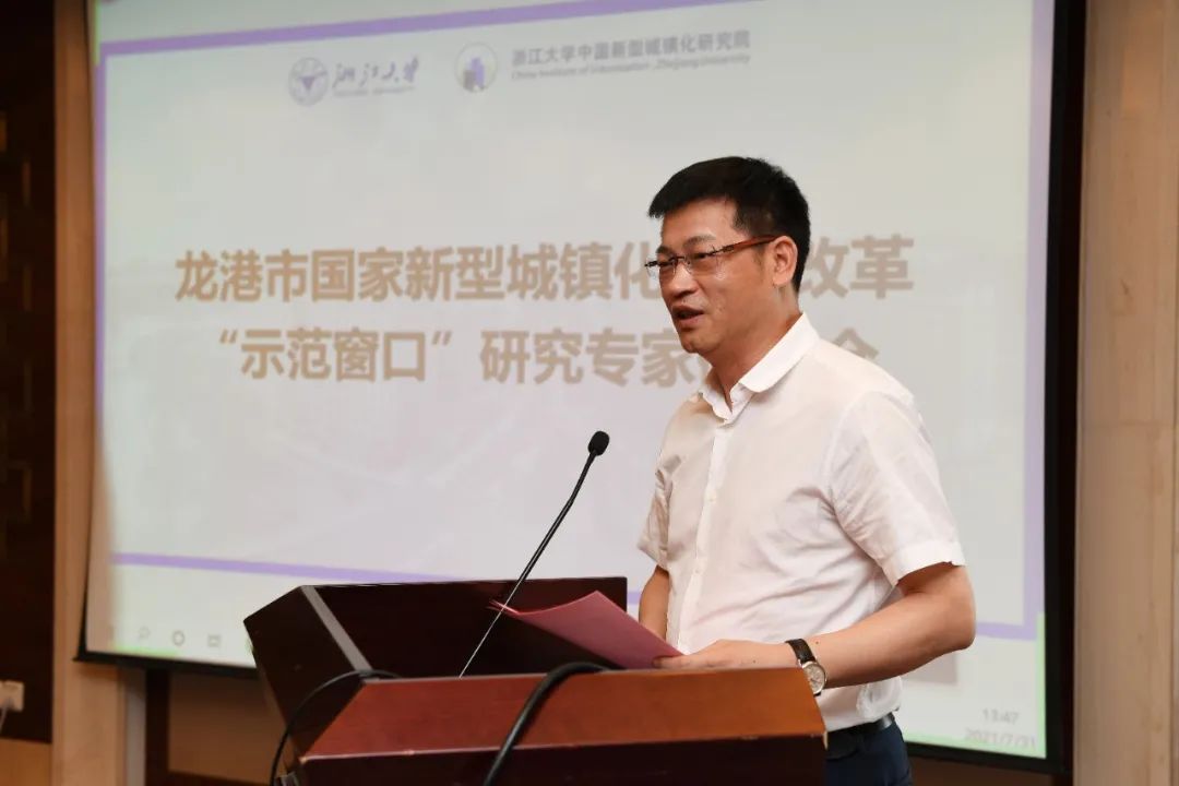 龙港市委常委,市委市府办主任黄贤满致辞